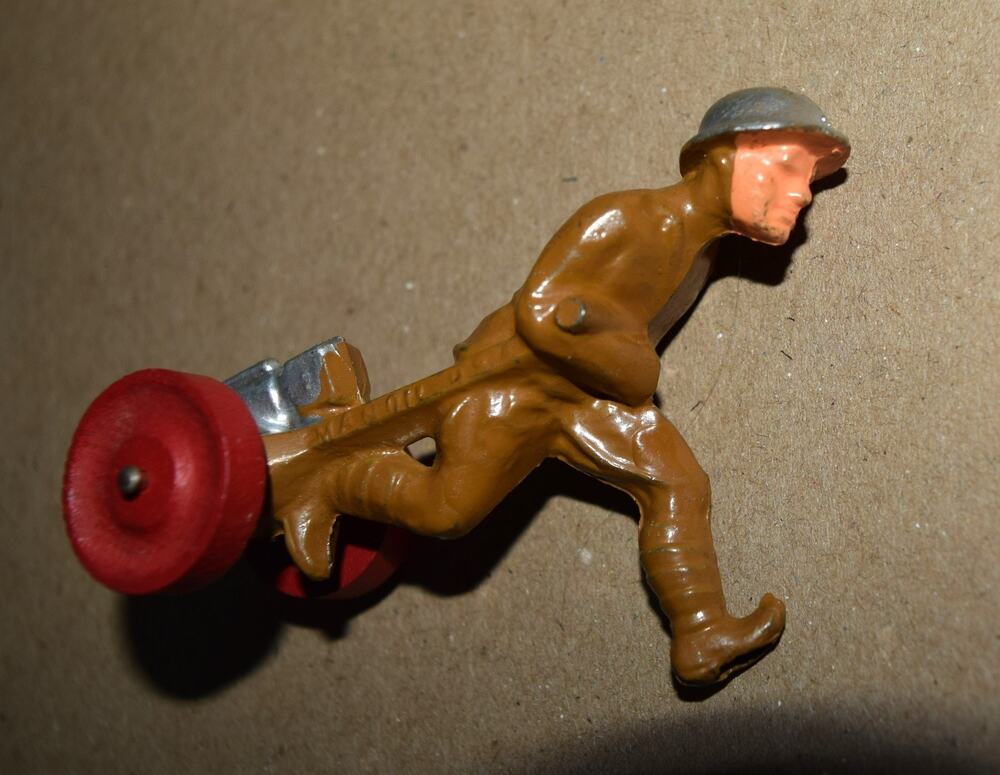 MANOIL US Army Soldier Pulling Anti-Tank Gun Wood Wheels Vtg 30s